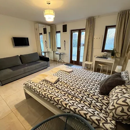 Mandula Apartment *